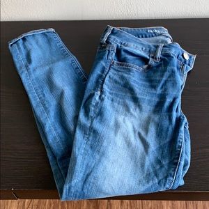 Medium wash American Eagle jegging